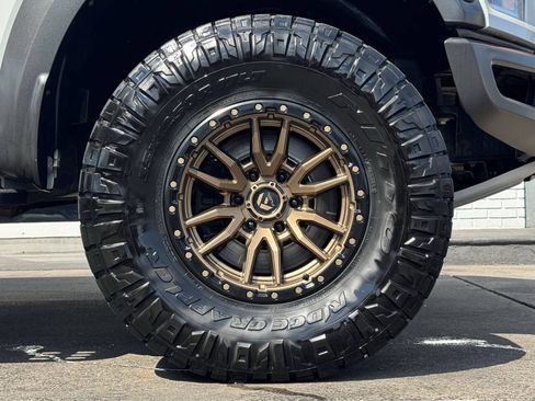 Used 2017 Ford F150 Raptor w/ Equipment Group 802A Luxury AWD/4WD image 11