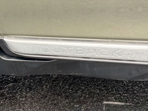 Used 2018 Subaru Outback 2.5i Touring image 13