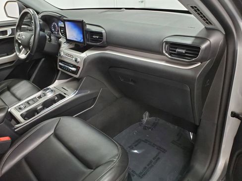Used 2023 Ford Explorer XLT w/ Equipment Group 202A image 11