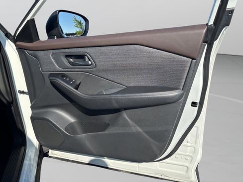 Used 2021 Nissan Rogue S AWD/4WD image 12