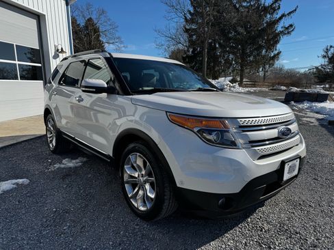 Used 2014 Ford Explorer Limited w/ Equipment Group 302A AWD/4WD image 3