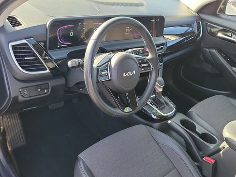 Used 2025 Kia Seltos S FWD image 19