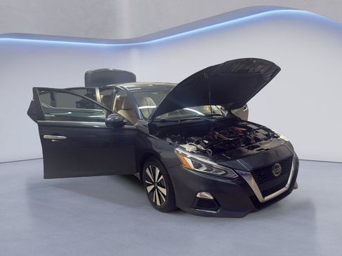 Used 2022 Nissan Altima 2.5 SV w/ SV Premium Package AWD/4WD image 9