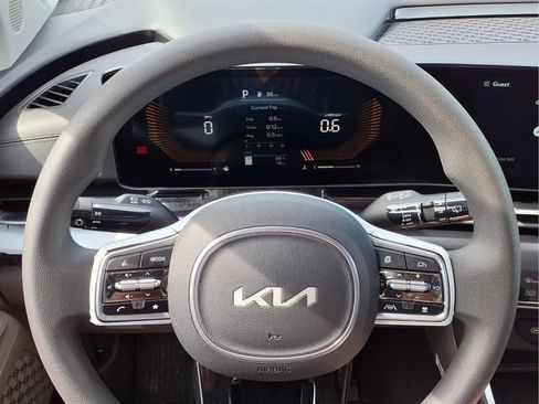 New 2026 Kia Carnival LX image 9