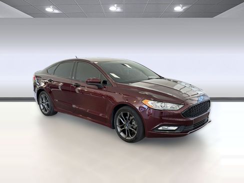 Used 2018 Ford Fusion SE w/ Equipment Group 201A FWD image 7