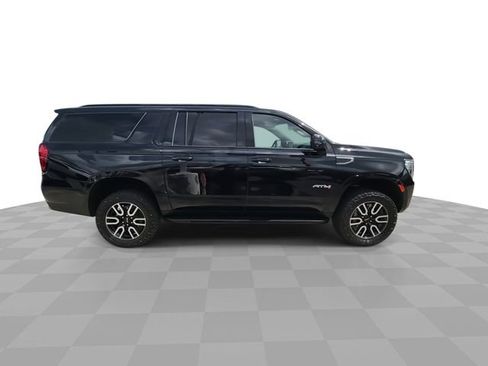 Used 2024 GMC Yukon XL AT4 w/ Technology Package AWD/4WD image 9
