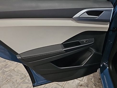 New 2026 Volkswagen Taos SE image 20