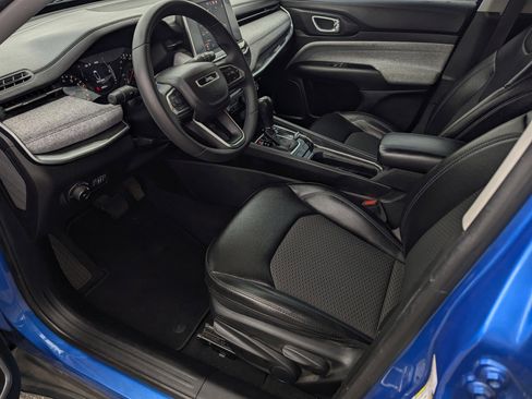 Used 2022 Jeep Compass Latitude AWD/4WD image 9