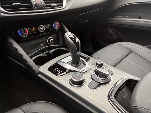 New 2025 Alfa Romeo Stelvio Sprint image 19