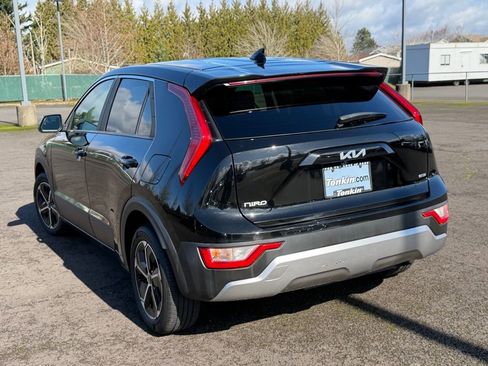 Used 2024 Kia Niro LX image 6
