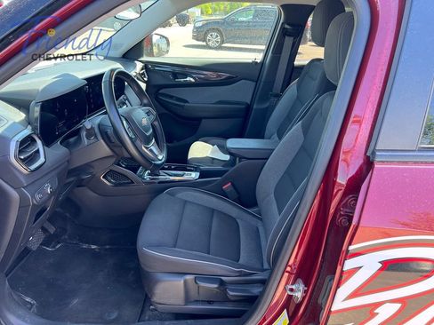 Used 2024 Chevrolet TrailBlazer LT w/ LT Cold Weather Package FWD image 6