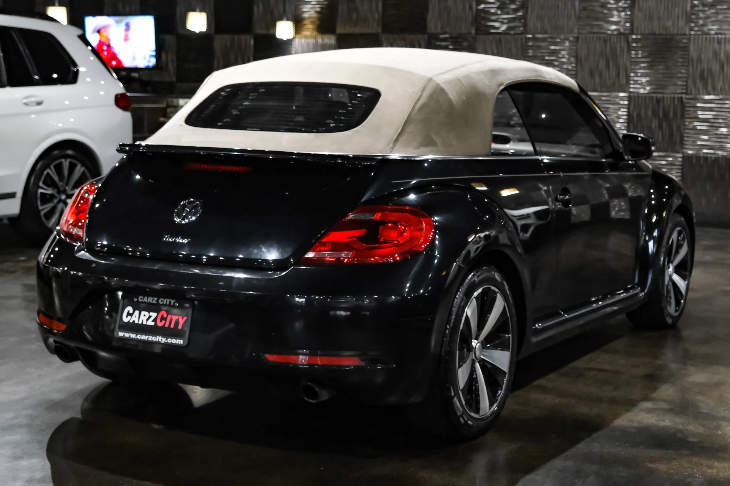 Used 2013 Volkswagen Beetle 2.0T FWD image 12