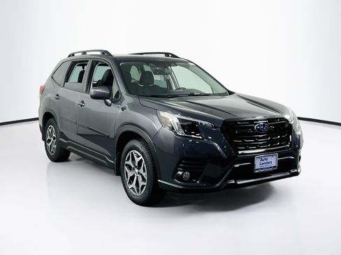 Used 2023 Subaru Forester Premium AWD/4WD image 3