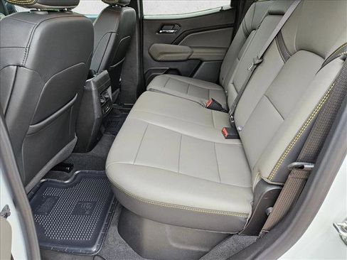 Used 2025 Chevrolet Colorado ZR2 w/ Technology Package AWD/4WD image 18