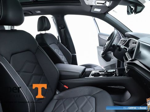 Used 2024 Volkswagen Atlas Cross Sport SE AWD/4WD image 35