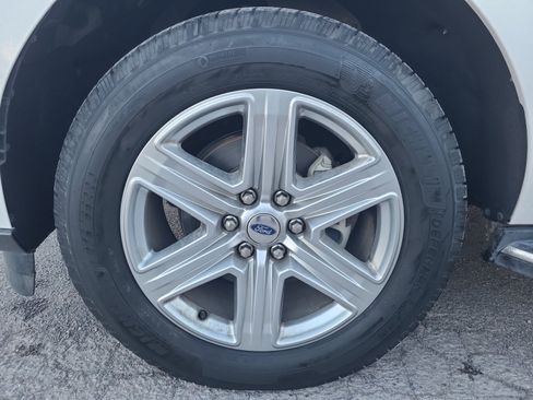 Used 2019 Ford Expedition XLT w/ Equipment Group 202A RWD image 11