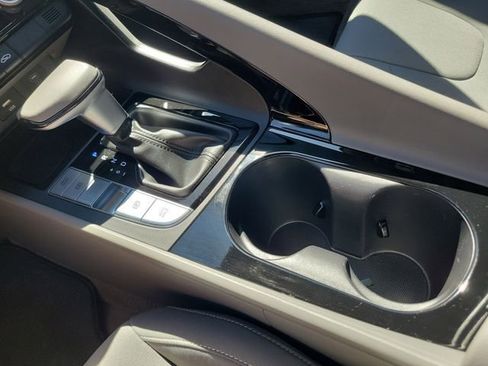 Certified 2025 Hyundai Elantra SEL FWD image 13