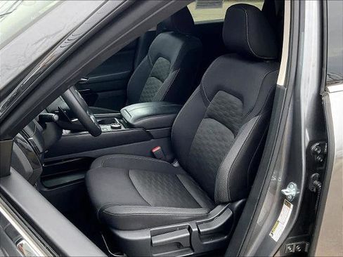 Used 2024 Nissan Pathfinder S image 10