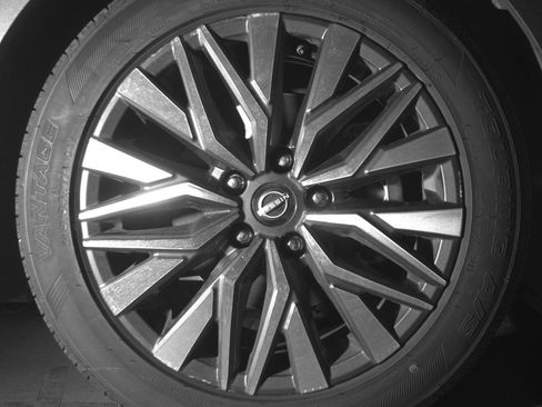 Used 2025 Nissan Altima 2.5 SV image 13