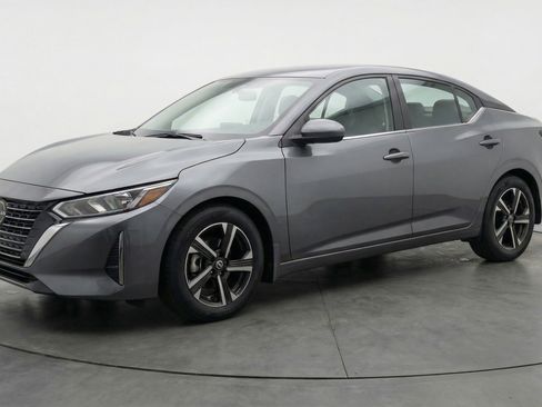 Used 2025 Nissan Sentra SV image 3