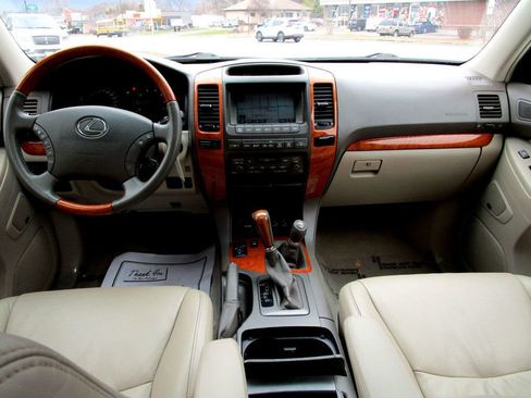 Used 2005 Lexus GX 470 image 2