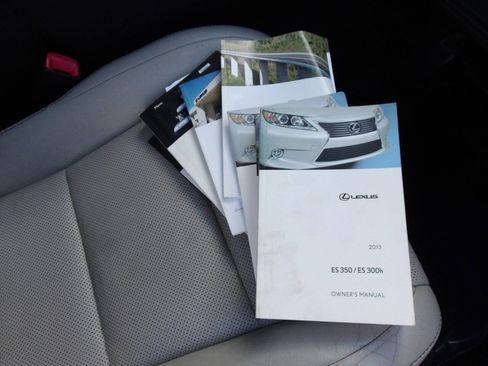 Used 2013 Lexus ES 300h w/ Luxury Pkg image 32