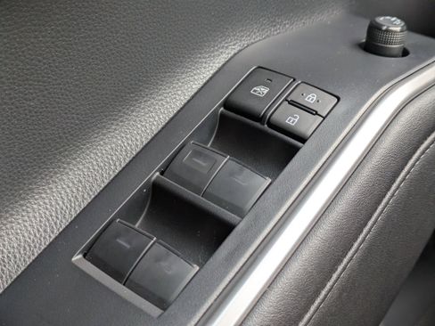 Used 2023 Toyota Highlander XLE image 24