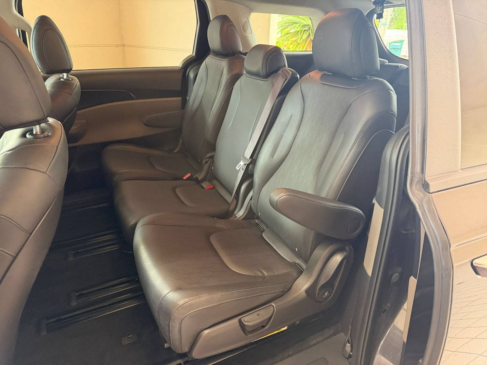 Used 2026 Kia Carnival FWD image 24