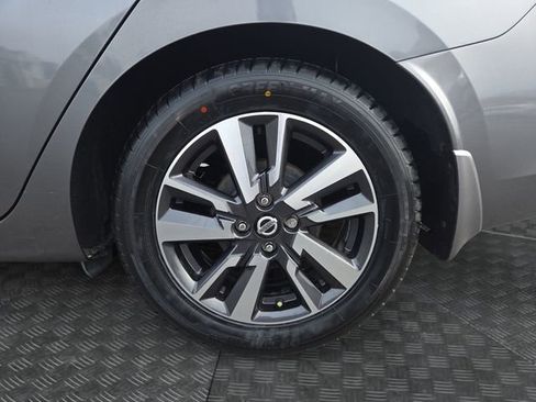 Used 2020 Nissan Versa SV w/ Trunk Package image 31