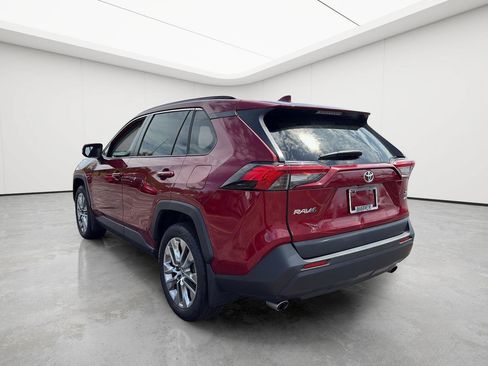 Used 2019 Toyota RAV4 XLE Premium w/ Cold Weather Package AWD/4WD image 9