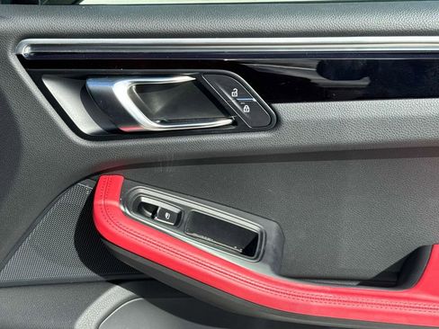 Certified 2021 Porsche Macan AWD/4WD image 20