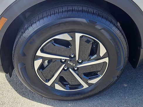 Used 2024 Kia Sportage LX image 2