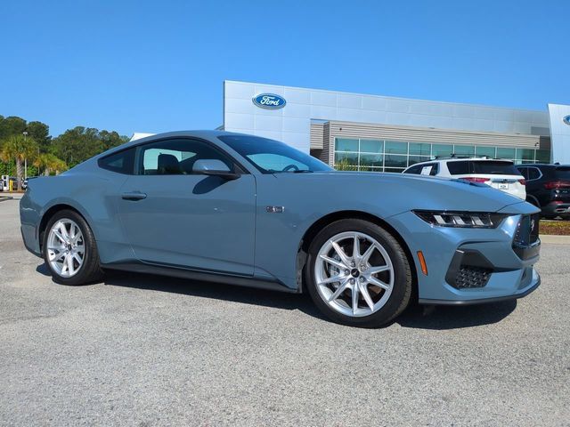 Used 2025 Ford Mustang GT Premium RWD image 2