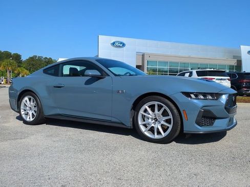 Used 2025 Ford Mustang GT Premium RWD image 2