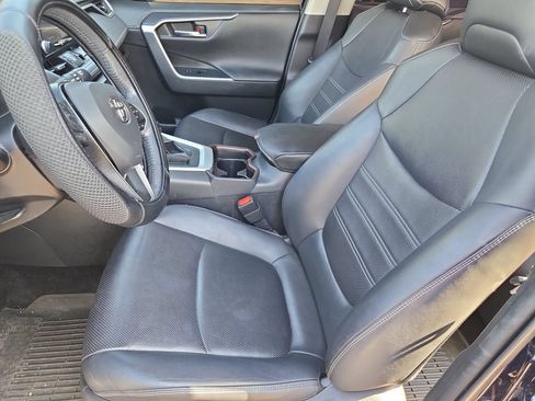 Used 2020 Toyota RAV4 Limited FWD image 17