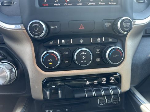 Used 2019 RAM 1500 Laramie AWD/4WD image 30