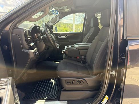 Used 2023 Chevrolet Silverado 1500 LT AWD/4WD image 5