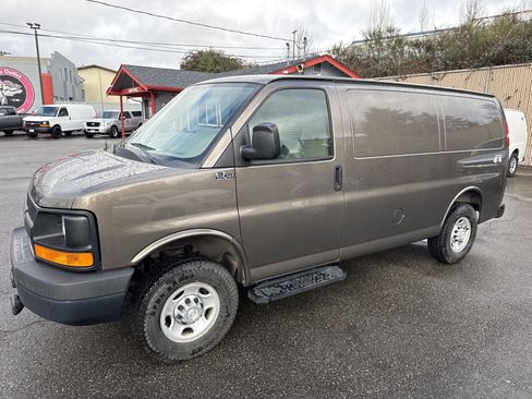 Used 2016 Chevrolet Express 2500 image 20