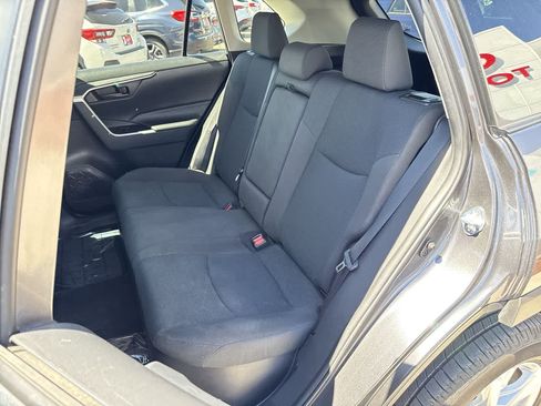 Used 2021 Toyota RAV4 LE w/ Carpet Mat Package (TMS) AWD/4WD image 12