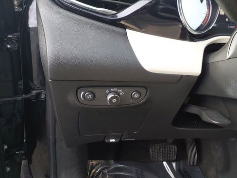 Used 2020 Buick Encore GX Essence w/ Experience Buick Package FWD image 13