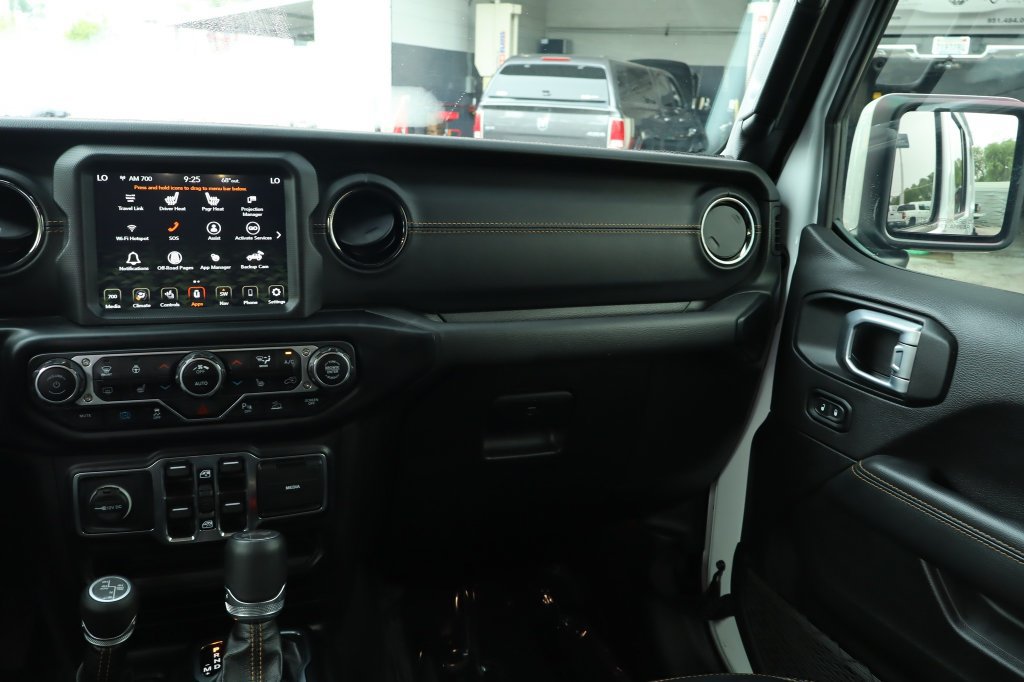 Used 2022 Jeep Wrangler Unlimited Sahara AWD/4WD image 31