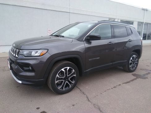 Used 2023 Jeep Compass Limited image 2