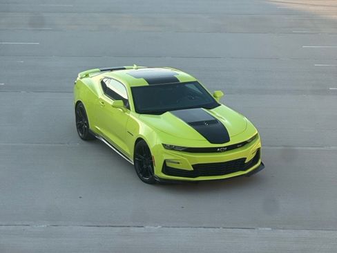 Used 2021 Chevrolet Camaro SS image 2