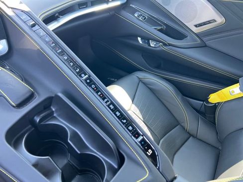 Used 2025 Chevrolet Corvette Z06 RWD image 18