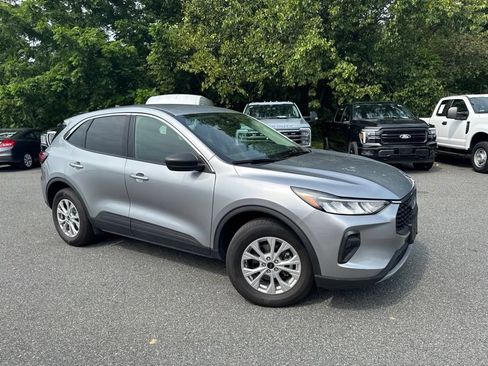 Used 2023 Ford Escape Active w/ Tech Pack #1 AWD/4WD image 1
