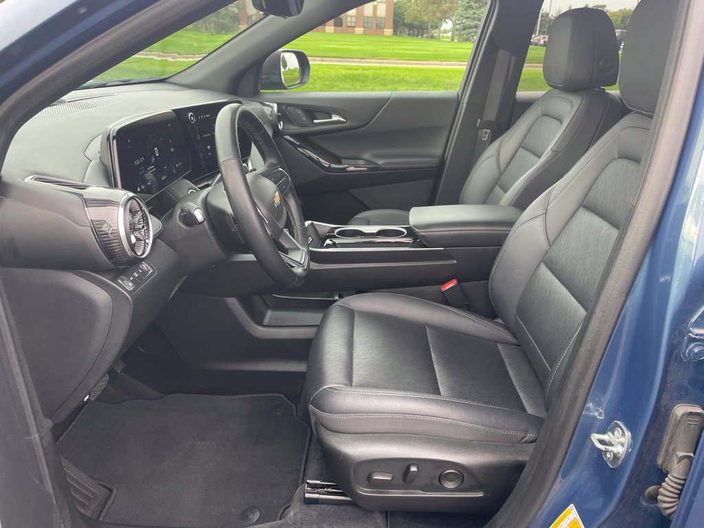 Used 2025 Chevrolet Equinox LT w/ Convenience Package II AWD/4WD image 9