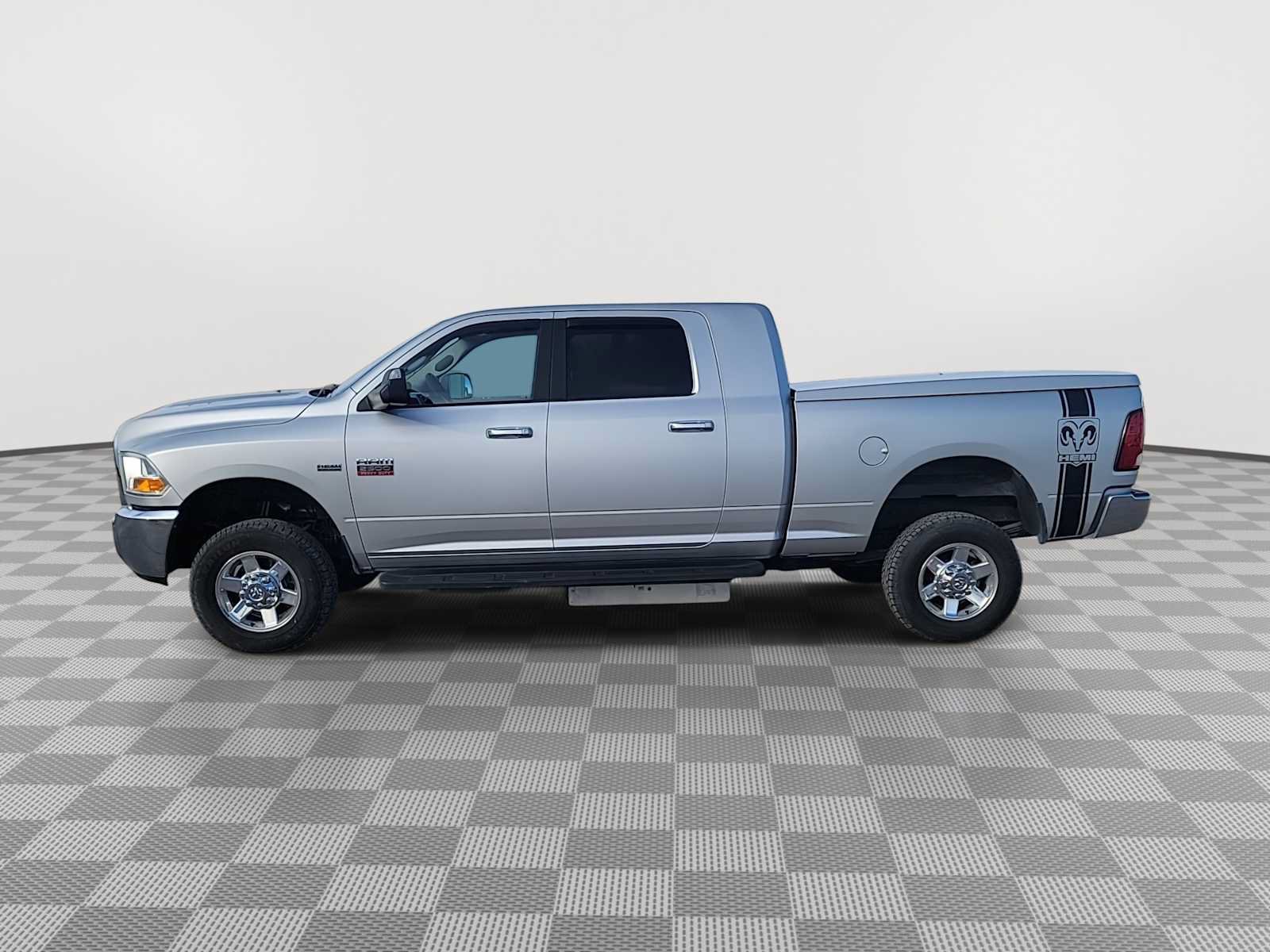 Used 2012 RAM 2500 SLT RWD image 3