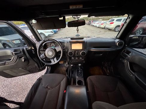 Used 2017 Jeep Wrangler Unlimited Sport AWD/4WD image 14