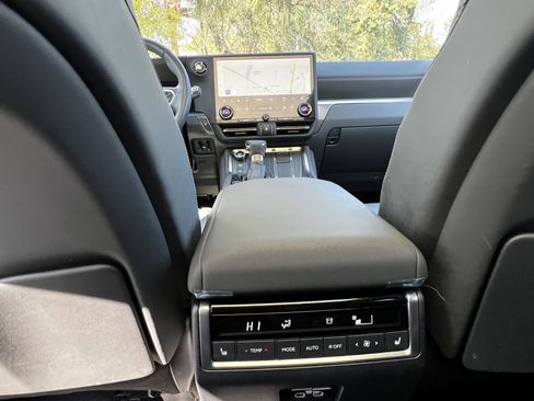 Certified 2024 Lexus GX 550 w/ Accessory Package (2T) image 38