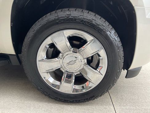 Used 2013 Chevrolet Avalanche LTZ image 18